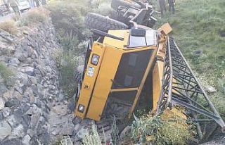 Vinç operatörü kurtulmaya çalışırken canından...