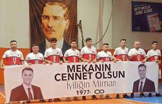 Voleybol maçı öncesi Ferdi Zeyrek anıldı