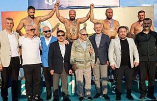 Yağlı güreş liginde Muratpaşa Belediyesi liderliğini...