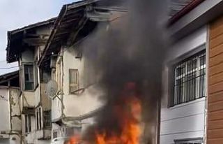 Yanan minibüs alev topuna döndü