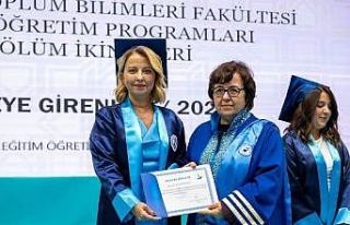 Yarım kalan üniversite hayalini 51 yaşında 2.’likle...