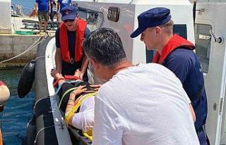 Yelkenli teknede rahatsızlanan vatandaşa tıbbi...