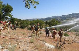 Yeni göreve başlayan yangın işçilerine uygulamalı...
