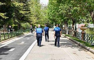 Yerlere sigara izmariti, çöp atan 62 vatandaşa...