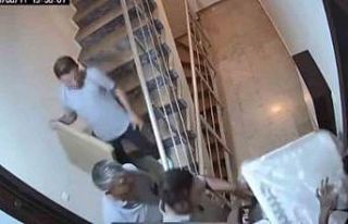 Yetkili servisin çalışanları beyaz eşya getirdi,...