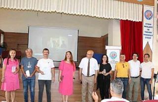 Yıl sonu toplantısında okuldan ayrılan öğretmenlere...