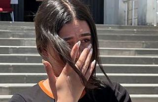 YKS çıkışı duygusal anlar: Gözyaşlarına boğulan...