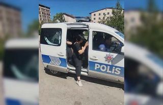 YKS ilk oturumuna geç kalan öğrencilere polis desteği
