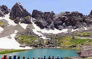 Yüksekova’nın doğası turistleri büyüledi