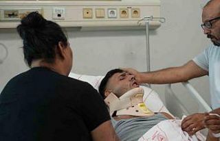 Yüksekten havuza atlayan gencin boynu kırıldı,...