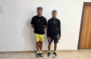 Yunanistan’a yüzerek geçme hazırlığında olan...