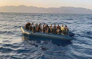 Yunanistan’ın geri ittiği 21 düzensiz göçmen...