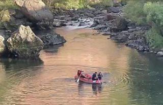 Yüzmek için girdikleri nehirde boğuldular