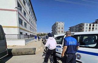 Zabıta ekipleri, geç kalan öğrenciyi LGS sınavına...