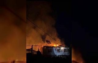 Zile’de köy evi çıkan yangında küle döndü