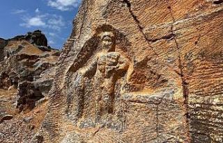 2000 yıllık Herkül kabartması sahipsizlikten yok...