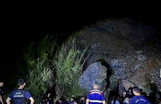 27 düzensiz göçmen ve 3 göçmen kaçakçısı...