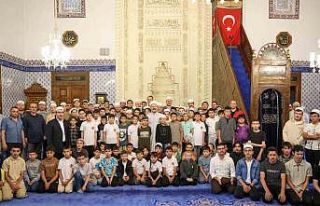 90 bin camide şehitler için dua edildi