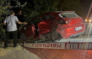 Adıyaman’da iki otomobil çarpıştı: 3 yaralı
