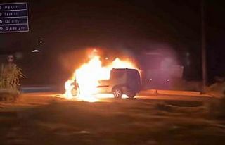 Ağaçlı Kavşağı’nda araç yangını, otombil...