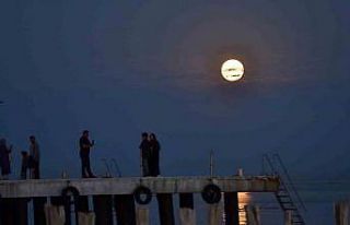 Ahlat’ta dolunay görsel şölen sundu