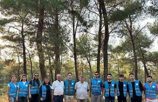 AK Parti’li gençlerden çevre temizliği