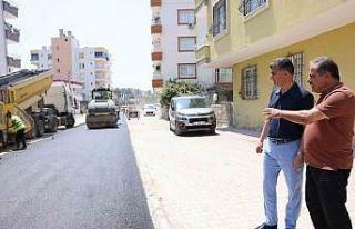 Akdeniz’de sokaklar sıcak asfaltla yenileniyor