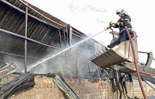 Aksaray’da yapı malzeme deposunda yangın paniği