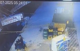 Akülü sandalye ile geldiği iskeleden kendini denize...