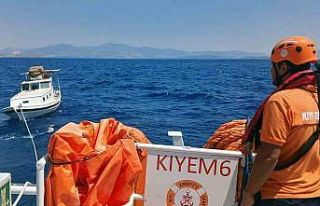 Akyarlar açıklarında sürüklenen tekne kurtarıldı