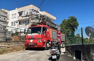 Alanya’da 4 katlı binada yangın