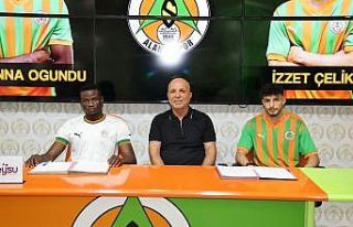 Alanyaspor’da çift imza