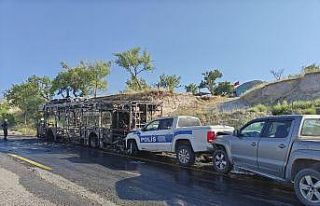 Alev alan halk otobüsü küle döndü