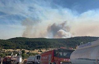 Alevlerin ortasında kalan ekipler mağaraya sığındı