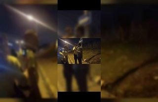 Alkolmetreye üflememek için direnen sürücüye...