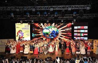 Altın Karagöz Halk Dansları heyecanı Bursa’yı...