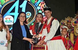 Altın Karanfil Halk Dansları Yarışması’nın...