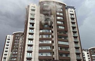 Ankara’da 14 katlı binada çıkan yangında mahsur...