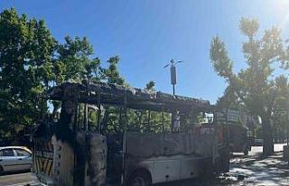 Ankara’da yanan minibüs kullanılamaz hale geldi
