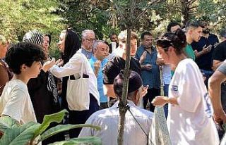 Antalya’da kaldırımda yürürken otomobilin çarptığı...