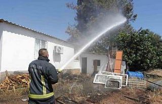 Antalya’da kuruyan otlar tutuştu, çıkan yangın...