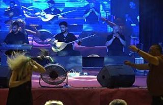 Antalya’daki festivalde sahnede ilginç an: Dron...