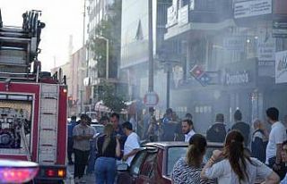 Apartman boşluğundaki çöp yangını restoranı...