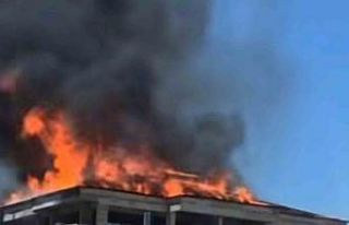 Araban’da 5 katlı bina inşaatının çatısında...