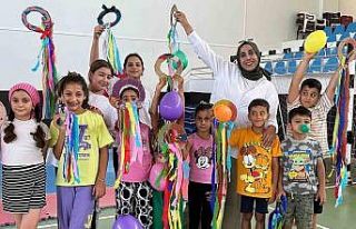 Arabanlı öğrenciler yaz okulunda hem eğleniyor...