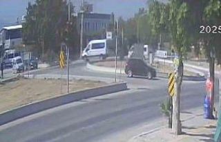 Araçla çarpışmamak için refüje çıktı