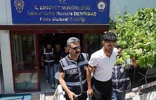 Araçlarıyla sıcak takibe aldılar, sokak ortasında...