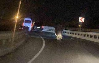 Arka ışıkları yanmayan motosikletli hem kendisini...