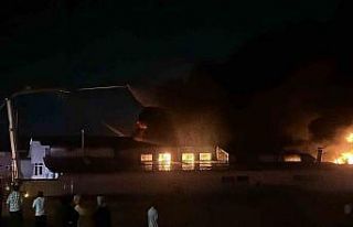 Arnavutköy’de alevler geceyi aydınlattı... Sünger...