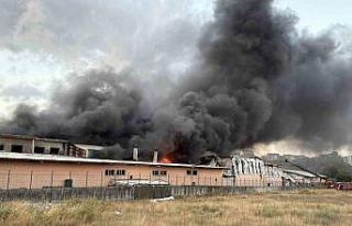 Arnavutköy’de sünger ve plastik fabrikasında...